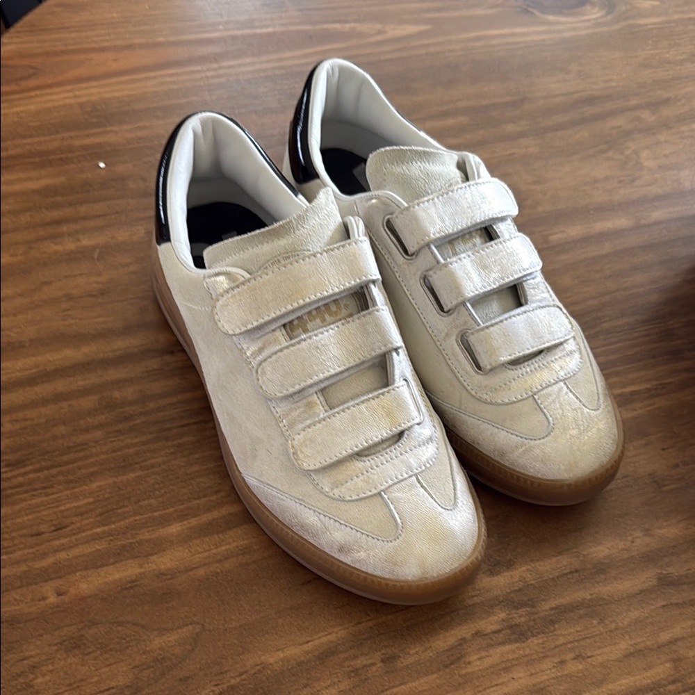 P448 Cream and Black Velcro Sneakers